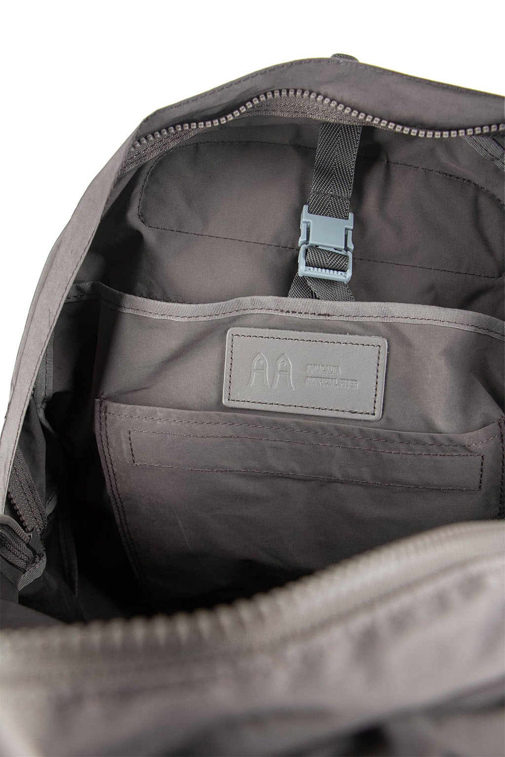 amiacalva Split Yarn Backpack - Grey