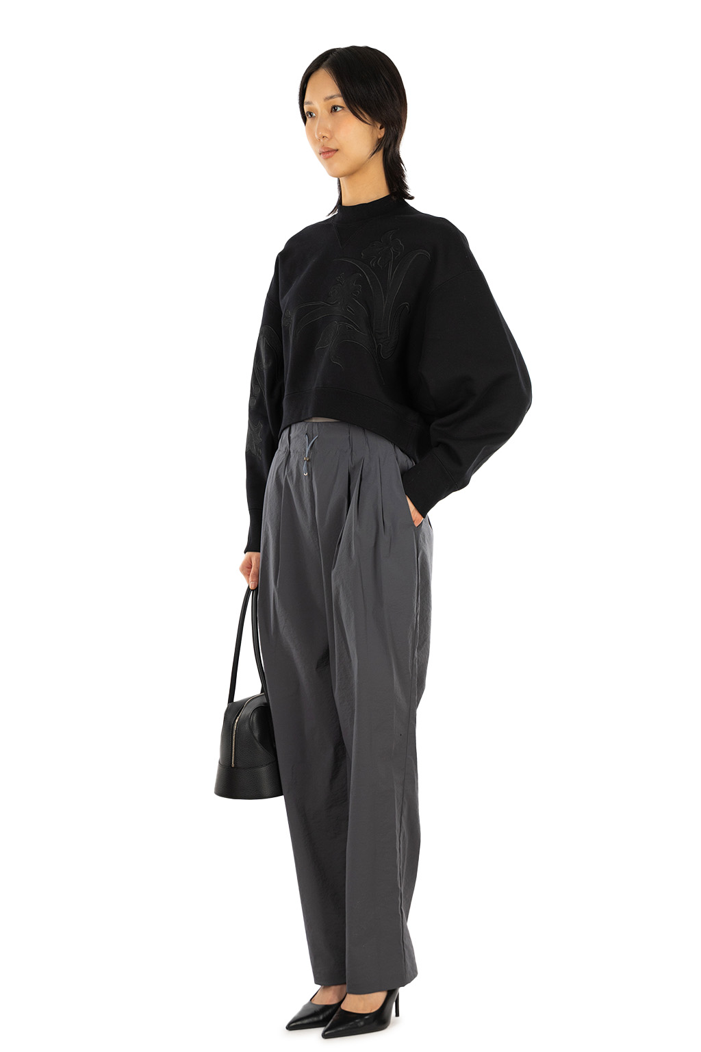 Mame Kurogouchi - Floral Embroidery Short Sweat Top - Black