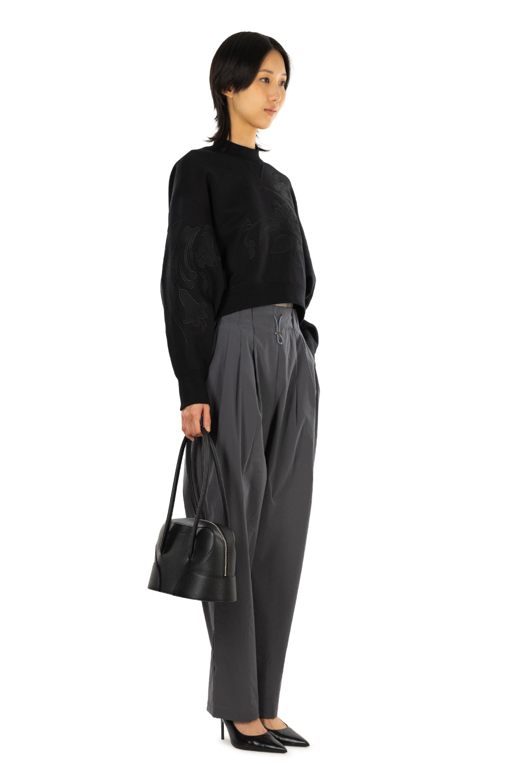 Mame Kurogouchi - Floral Embroidery Short Sweat Top - Black
