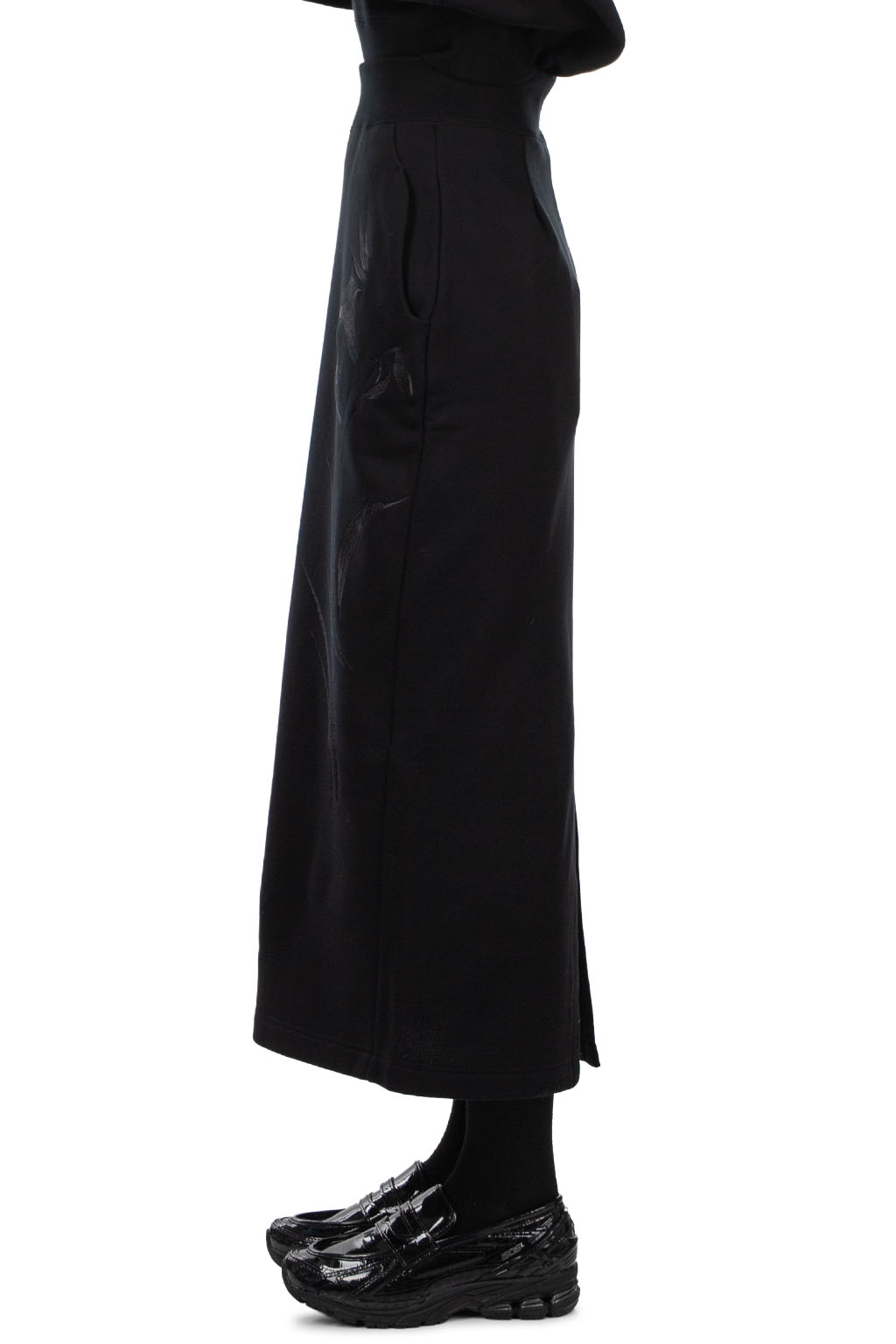 Mame Kurogouchi - Floral Motif Embroidered Sweater Skirt  - Black