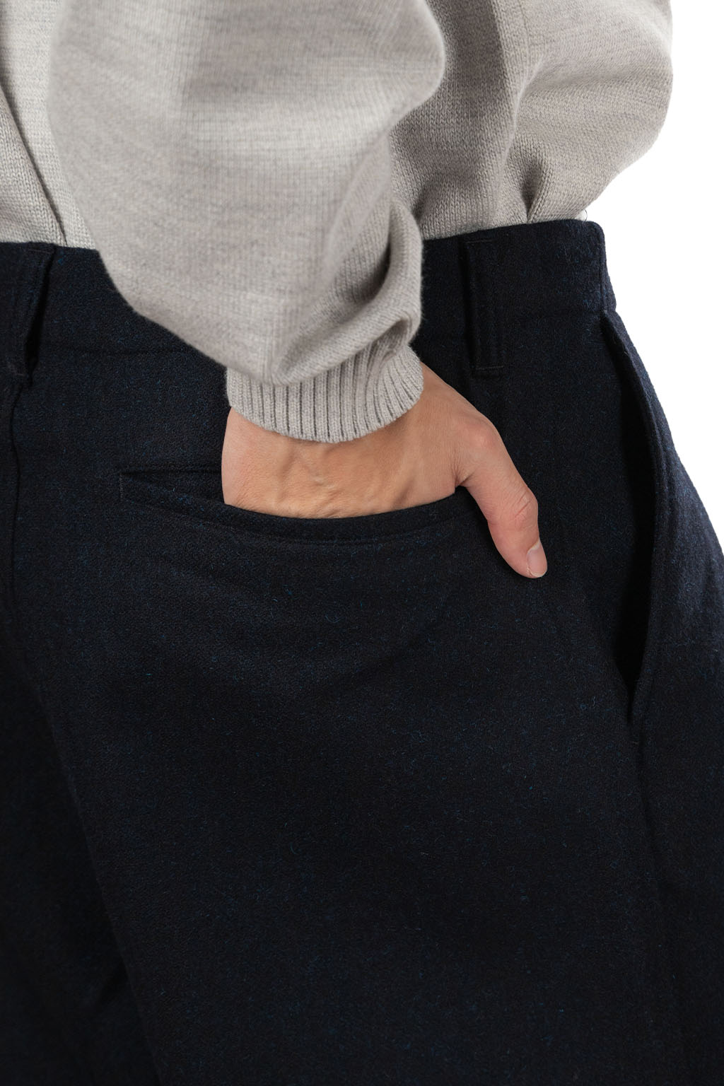 Still by hand - Free Adjusting Wool Pants - Black Navy