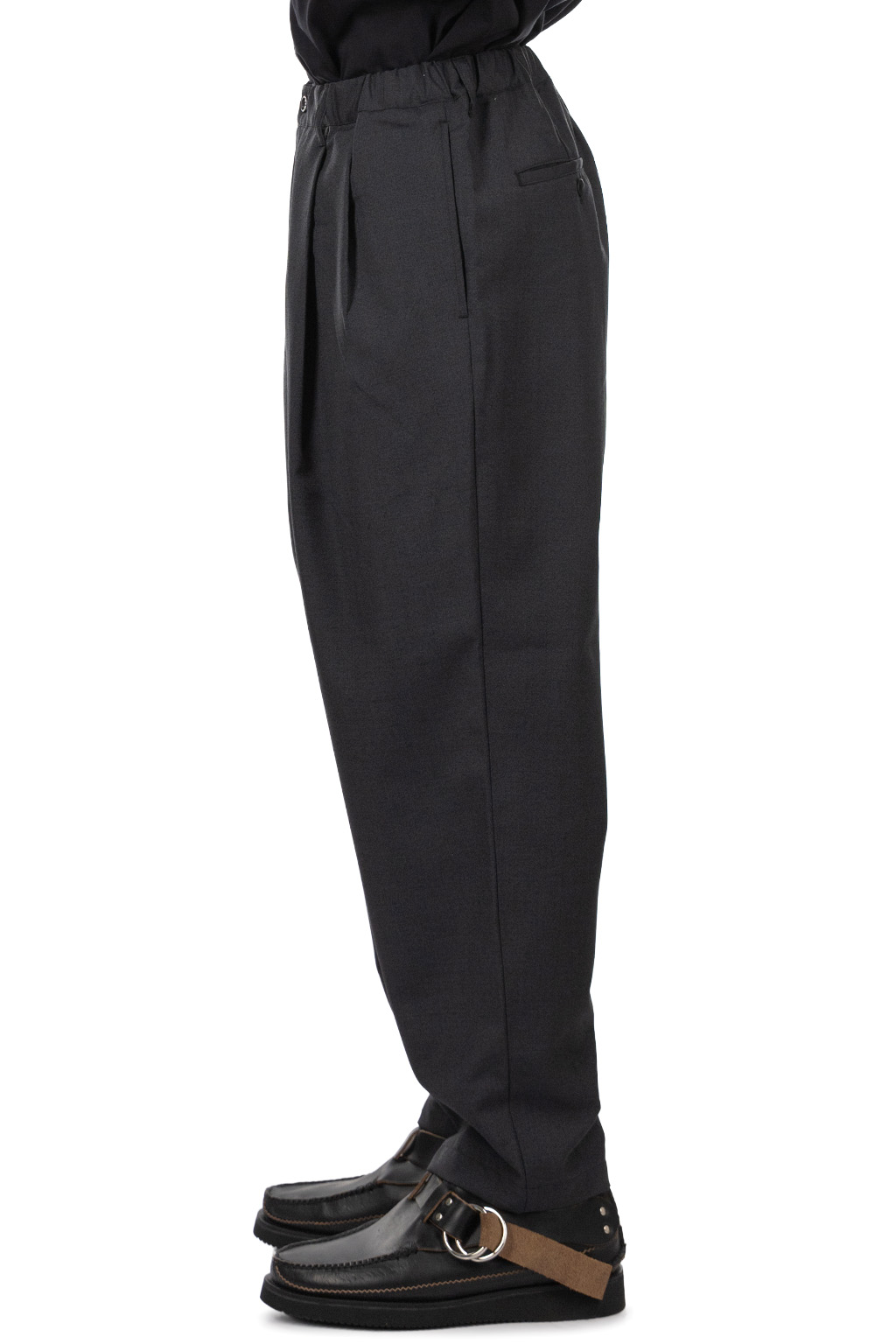 Still by hand - Relaxed 2 Tuck Pants - Charcoal